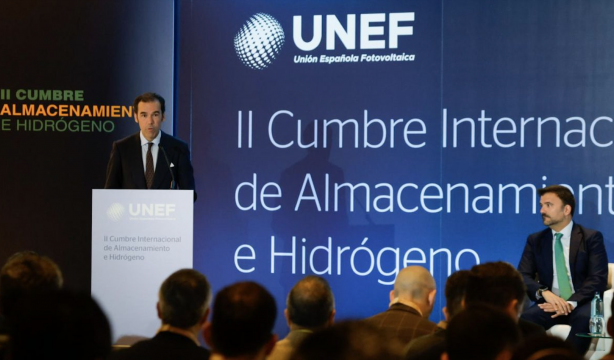 El sector fotovoltaico español pide eliminar barreras para el almacenamiento y el hidrógeno verde