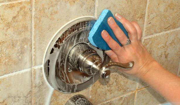 Soy pensionista: ¿tengo alguna ayuda para contratar una empleada del hogar? (Bigstock)