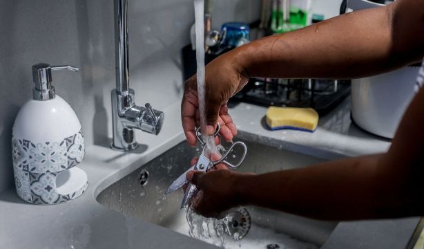 Soy pensionista: ¿tengo alguna ayuda para contratar una empleada del hogar? (Europa Press)