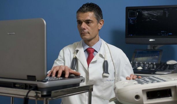 Manuel Villanueva, miembro del Comité Médico de Cuídate+