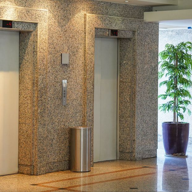 Esta es la nueva normativa que afectará a cuatro de cada diez ascensores