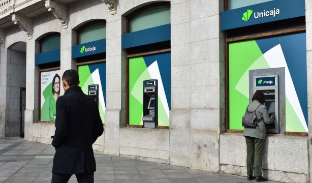 Los clientes de Unicaja y Kutxabank son los más insatisfechos con su banco