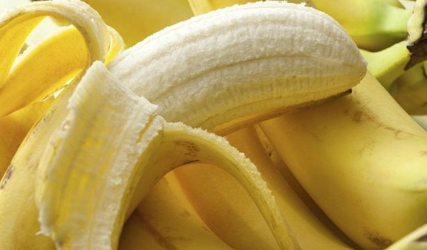 Por qué no deberías tirar la cáscara del plátano: usos culinarios que no conocías