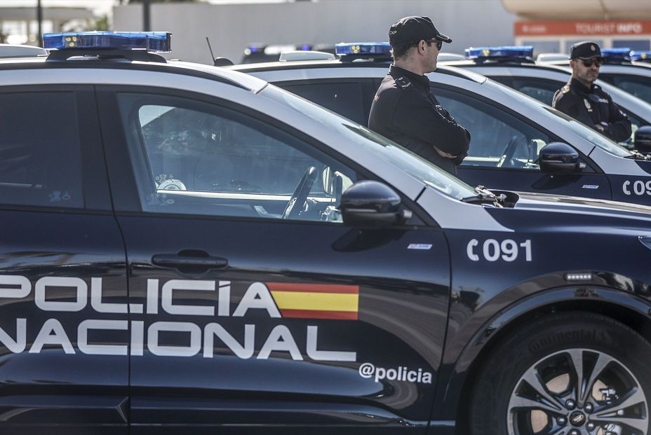 La Policía desarticula a la banda que estafaba a mayores con alzhéimer a los que llamaban ‘caramelo’ La Policía desarticula a la banda que estafaba a mayores con alzhéimer a los que llamaban ‘caramelo’