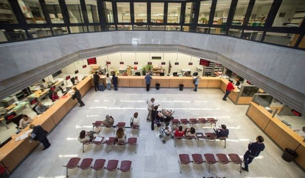 La Agencia Tributaria de Andalucía habilita una ventanilla de atención para personas mayores (Europa Press)