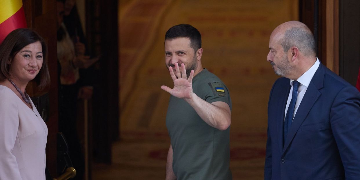 EuropaPress 5991045 presidente ucrania volodimir zelenski saluda llegada congreso diputados 27 EuropaPress 5991045 presidente ucrania volodimir zelenski saluda llegada congreso diputados 27