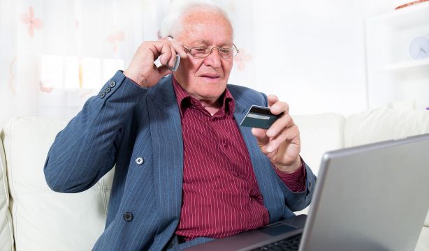 OCU advierte del aumento de fraudes por internet relacionados con el periodo vacacional