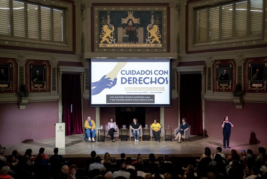 Cuidadoras exigen acabar con la precariedad: "No hay relevo generacional por las malas condiciones" Cuidadoras exigen acabar con la precariedad: "No hay relevo generacional por las malas condiciones"