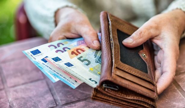 Novedades en junio 2024: paga extra de la pensión, tipos de interés y subsidio para mayores de 52