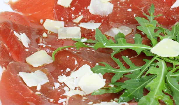 Sanidad lanza una alerta por presencia de salmonella en carpaccio procedente de España