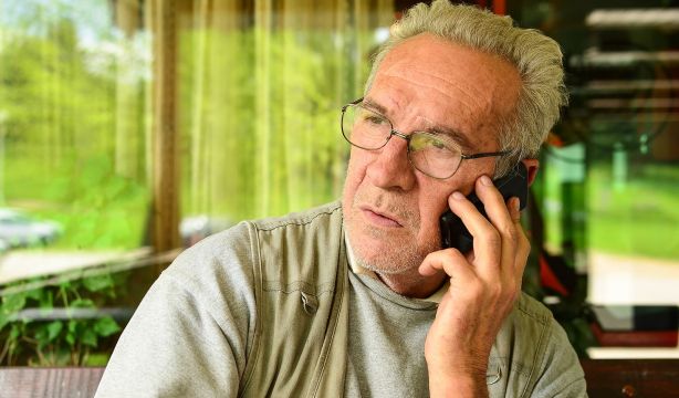 Cuidado con el 'fraude del sí': por qué nunca debes responder así al coger el teléfono