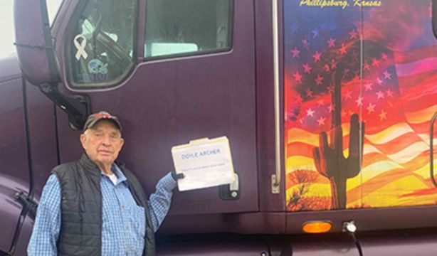 El camionero más longevo del mundo sigue conduciendo a los 90 años: "No planeo jubilarme". Guinnes World Records