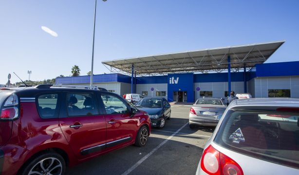 Los consumidores valencianos piden poder pagar la ITV en metálico