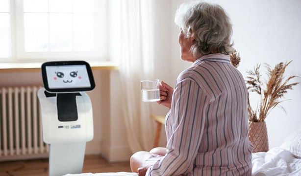Los robots también cuidarán de los mayores en sus casas en Fuenlabrada (Som Care)
