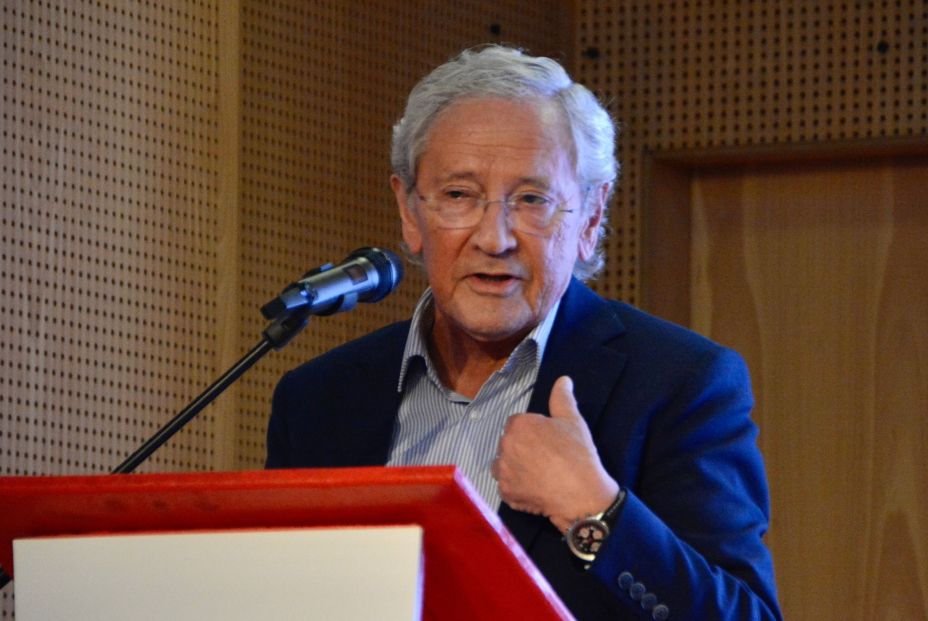  Fernando Ónega duranta la presentación de El Valor Senior en Ceuta