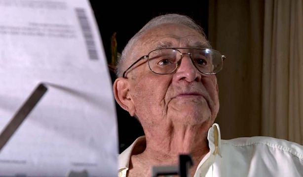 Estafa más de 41.000 euros a dos hombres mayores a la vez simulando ser su novia