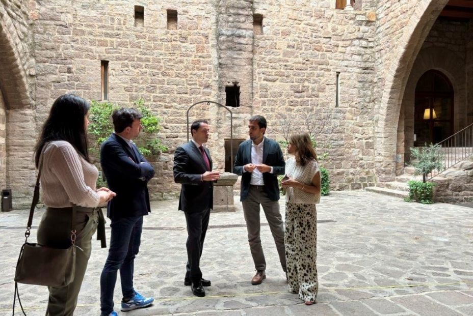 Paradores anuncia una ambiciosa inversión de 3M€ en obras de mejora en el Parador de Cardona Paradores anuncia una ambiciosa inversión de 3M€ en obras de mejora en el Parador de Cardona