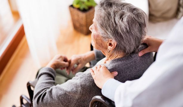 El Gobierno aprueba la estrategia para un nuevo modelo de cuidados: "Es el inicio de una revolución"