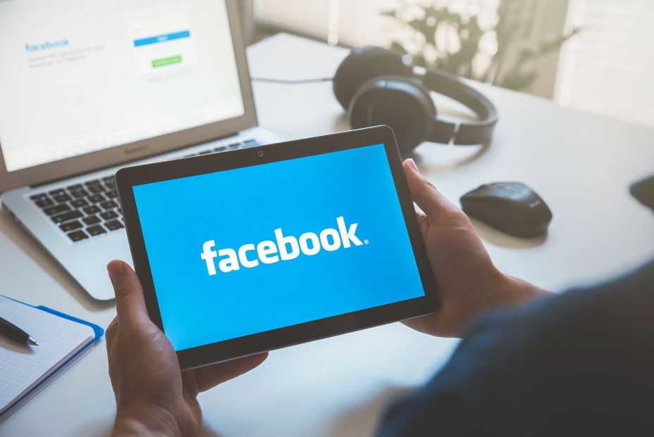 FACUA advierte a usuarios que su contenido de redes sociales se usará para entrenar a la IA