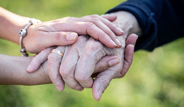 Maltrato a personas mayores, un problema silenciado y difícil de detectar porque no se denuncia (Bigstock)