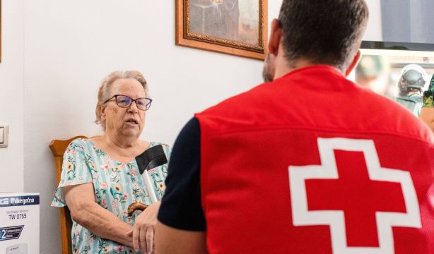 Cruz Roja advierte de la "creciente vulnerabilidad" de las mujeres mayores al maltrato (Europa Press)