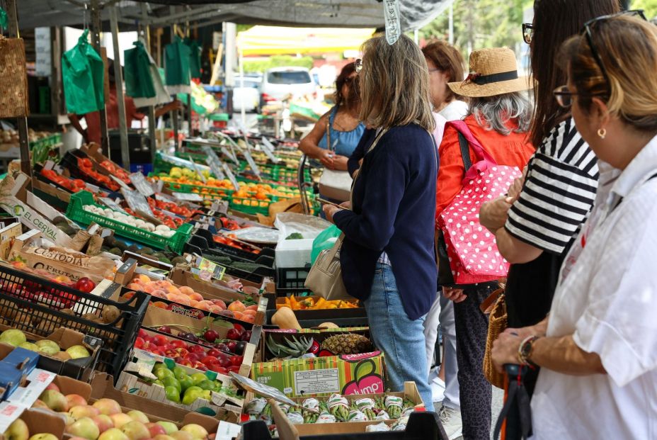 EuropaPress 6027716 varias personas mercado ipc mayo