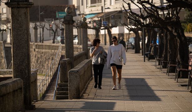 La semana comienza con lluvias y bajada de temperaturas, pero el calor vuelve el fin de semana