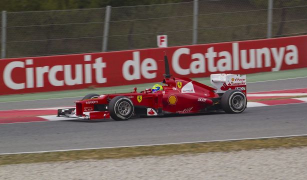 Expectación entre los aficionados del motor por la exhibición de coches de F1 en Barcelona