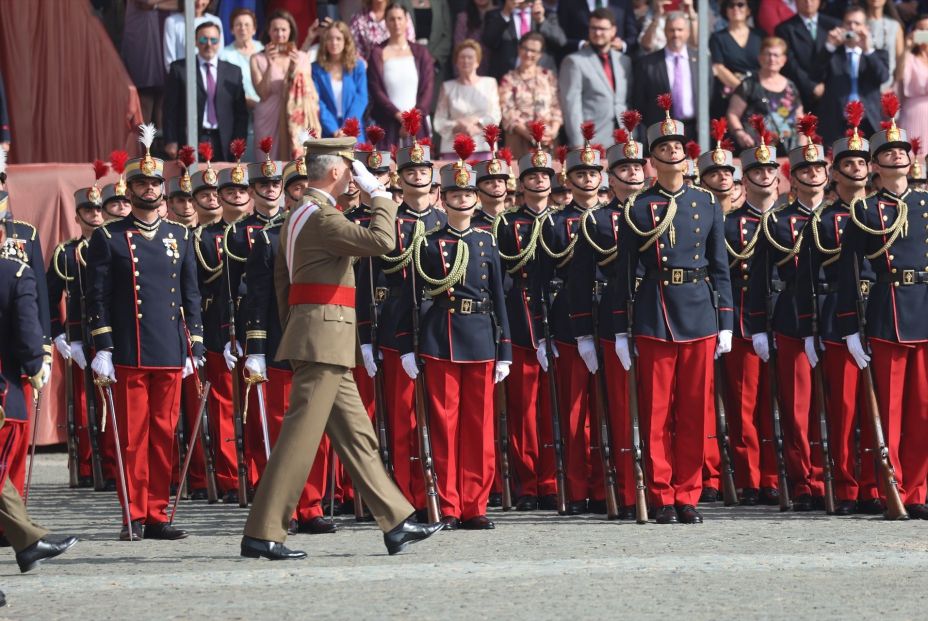 La fiesta de los 10 años de Felipe VI: condecoraciones, almuerzo en el Palacio Real, música... La fiesta de los 10 años de Felipe VI: condecoraciones, almuerzo en el Palacio Real, música...