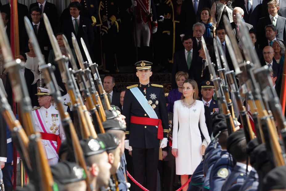 La fiesta de los 10 años de Felipe VI: condecoraciones, almuerzo en el Palacio Real, música... La fiesta de los 10 años de Felipe VI: condecoraciones, almuerzo en el Palacio Real, música...