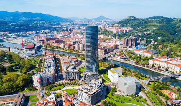 Actividades gratuitas para personas mayores en Bilbao (Bigstock)
