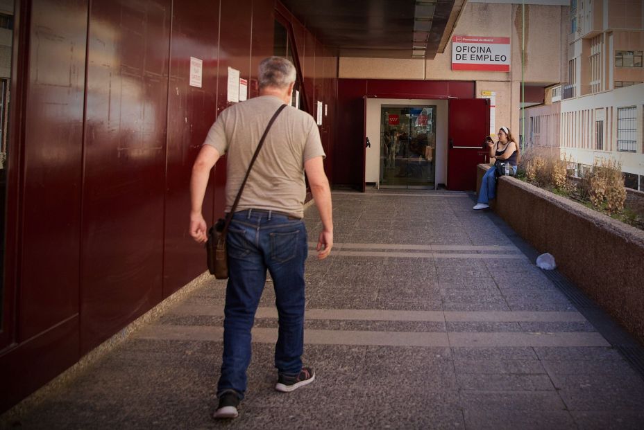 Los salarios suben con la edad hasta cumplir los 60 años, luego caen