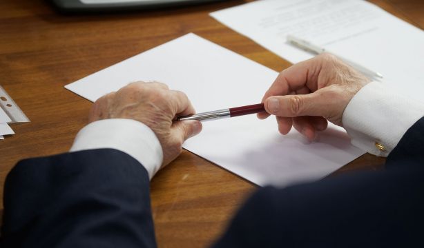 Testamentos solidarios: cada vez más españoles eligen esta opción para legar su herencia