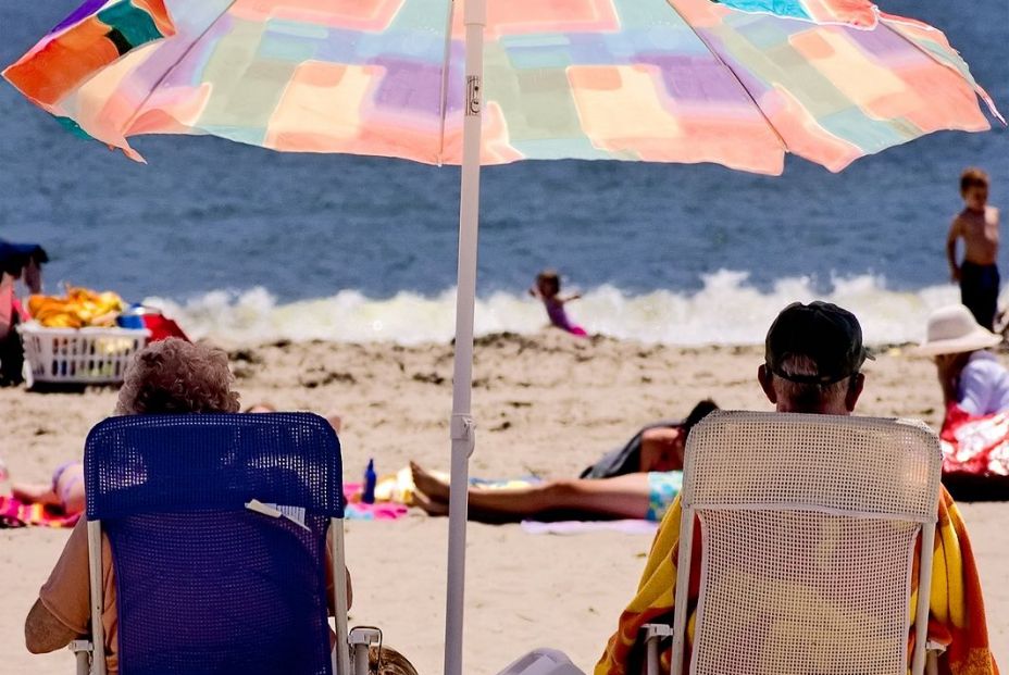 bigstock jubilados descanso playa