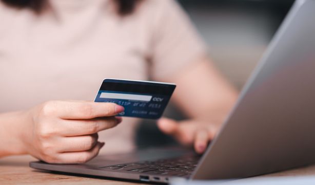 Las transferencias de dinero que tienes que declarar a Hacienda 