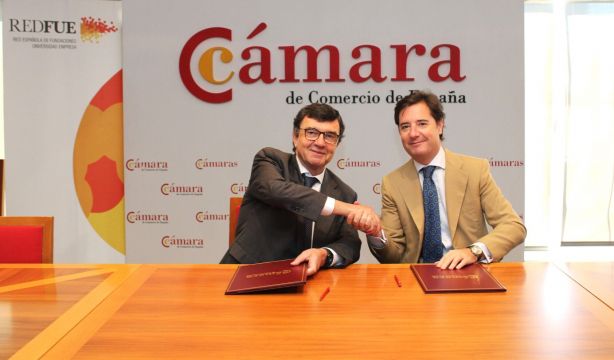 Cámara de Comercio y REDFUE firman un convenio para impulsar la empleabilidad de los estudiantes