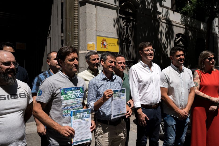 Policías y guardias civiles exigen la misma jubilación anticipada que Mossos y Ertzaintza Policías y guardias civiles exigen la misma jubilación anticipada que Mossos y Ertzaintza