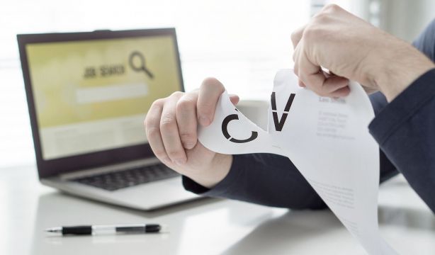 Las empresas desprecian los currículums de los sénior y les condenan al paro de larga duración