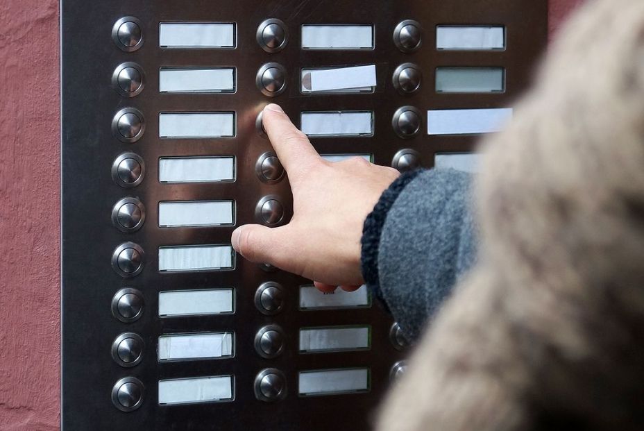 ¿Conoces ‘la estafa del vecino? Cuidado: está dirigida a personas mayores