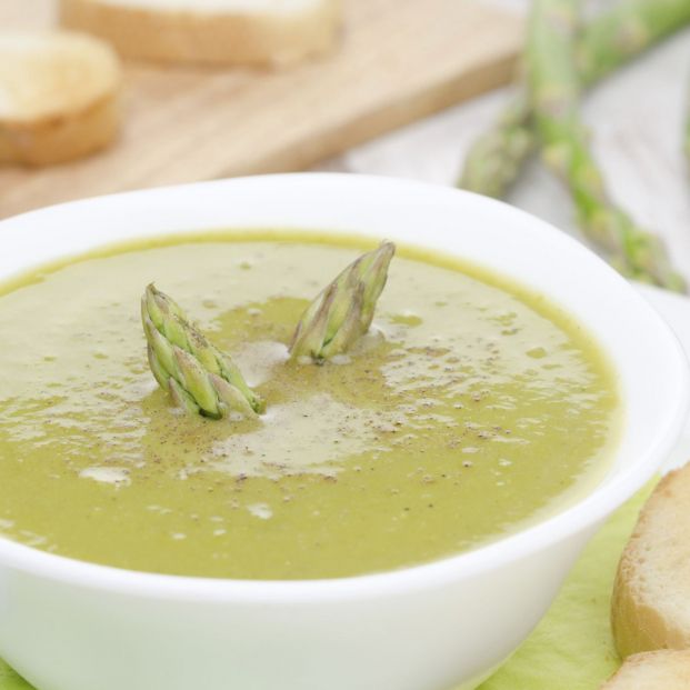 Dos recetas con espárragos verdes de temporada: una fácil y rápida; y otra, con estrella Michelin