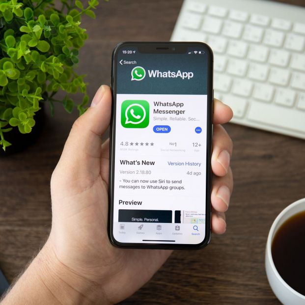 como buscar unmensaje Whatsapp (Bigstock) como buscar unmensaje Whatsapp (Bigstock)