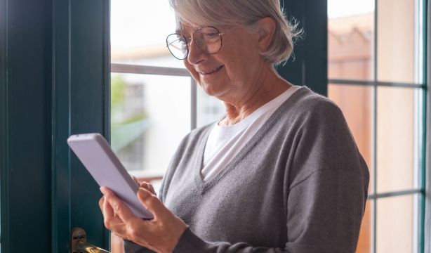 Los mayores confían más que los jóvenes en la tecnología como herramienta contra la soledad
