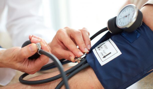 La hipertensión, una de las causas de la reducción de la esperanza de vida. Bigstock