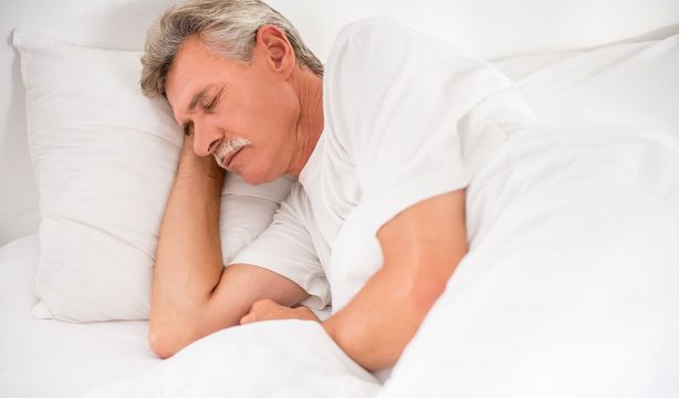 Una doctora de Harvard revela un truco simple para dormir mejor: "Científicamente comprobado"