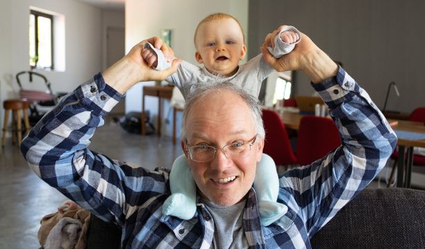 Los abuelos cobrarán en Suecia por cuidar de sus nietos