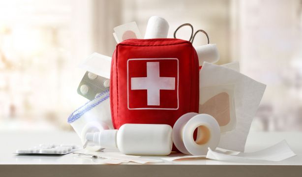 Viajes y mayores: ¿Qué debe llevar el "botiquín sénior"?