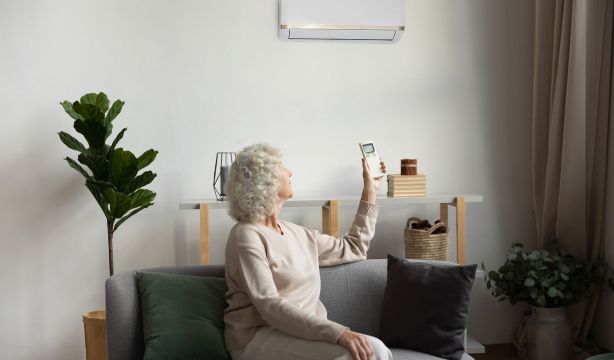 El botón del aire acondicionado que debes presionar para ahorrar un 40% en la factura de la luz