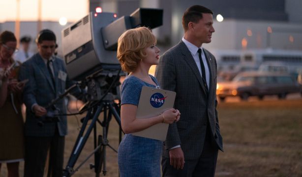 Llega a los cines 'Fly Me to the Moon', la película sobre las 'fake news' que cambiaron el mundo