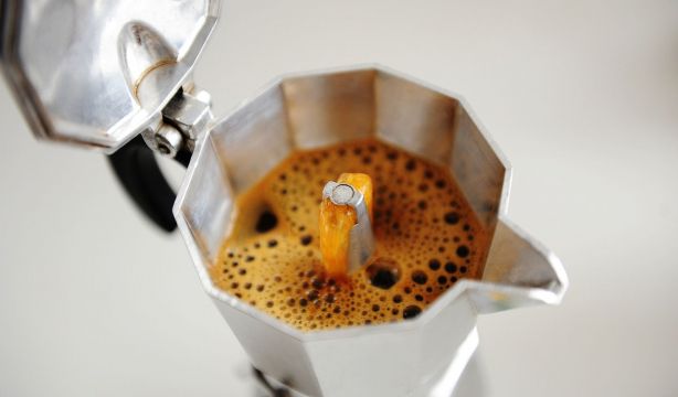 El error que todos cometemos al hacer café en la cafetera italiana (Big Stock)