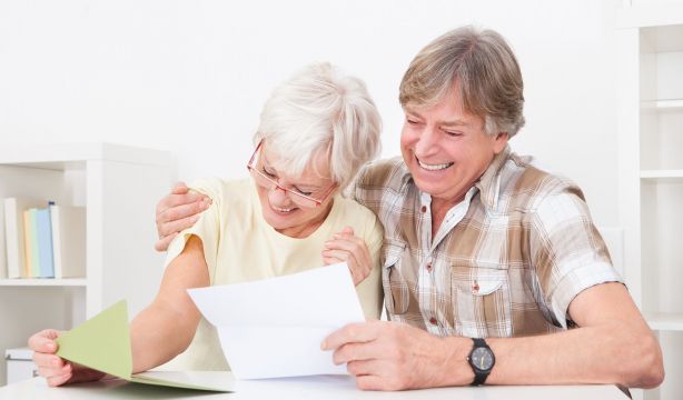 'Atentamente, tu nieto', la iniciativa para que los abuelos reciban una carta muy especial en verano (Bigstock)